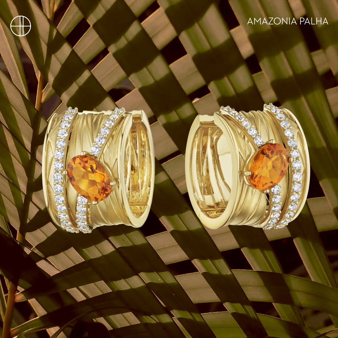 Palha, which means palm leaves, uses the language of these majestic trees and intertwines them with dazzling diamonds and gemstones. 

#Hueb #HuebExperience #HuebJewelry #BeHueb #WorldofHueb #FineJewelry #JewelryLove #JewelryCollection #Jewels #JewelryLover