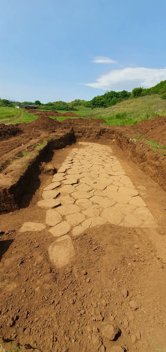 New discovery: a section of a #Roman road unearthed in the Parco archeologico delle catacombe di Sant’Ilario, Valmontone. #romanroadsfriday 👉controluce.it/valmontone-rin…