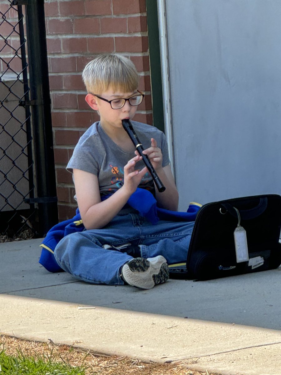 Beautiful day to be outside with my ⁦@STEAMatOakdale⁩ Dragons! #FriYay