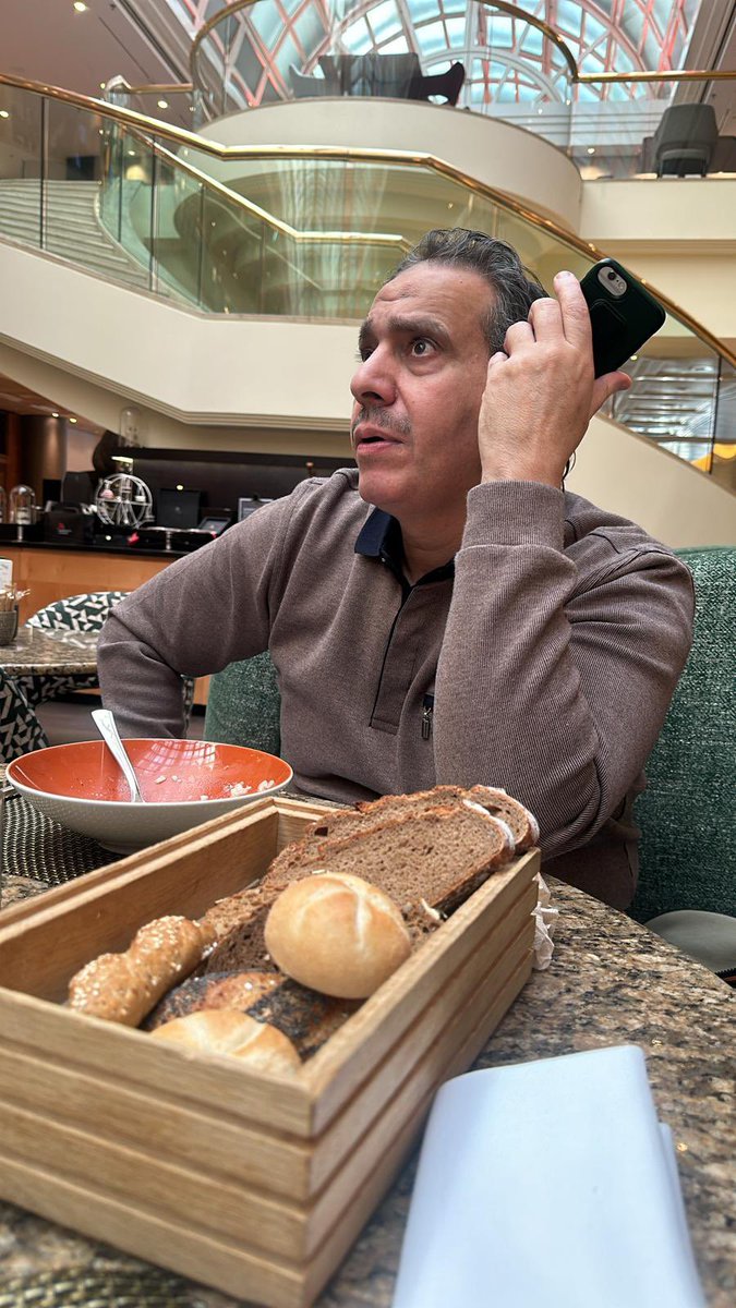 ابشركم ابن الذيب منحوه حق اللجوء السياسي،  ومنحوه جواز سفر واقامه دائمه.

والفال باذن الله في العفو الشامل له ولربعه ويرجع لدولته قطر ويطلعون ربعه سالمين غانمين
#محمد_ابن_الذيب