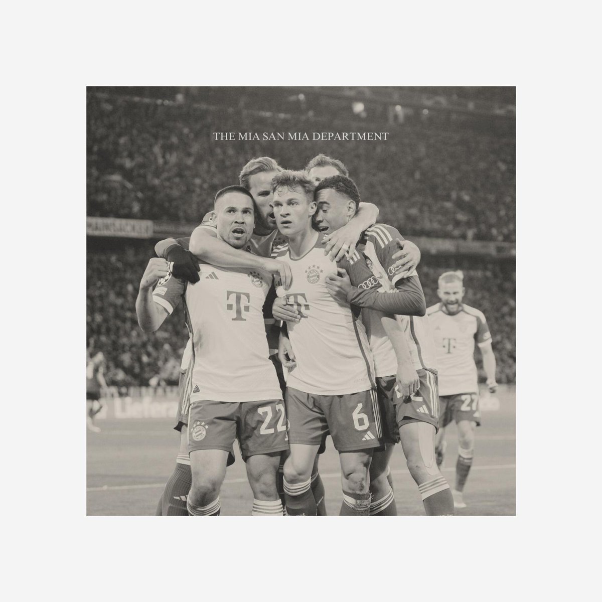 FCBayernUS's tweet photo. The Mia San Mia Department - Taylor Swift probably 💿 https://t.co/JhWiN4U6Di