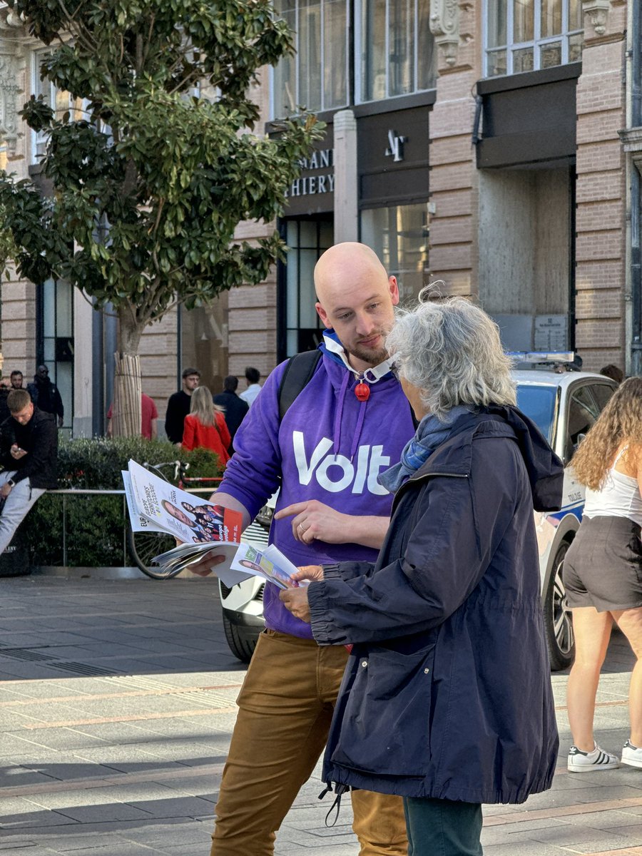 LucasDuval_'s tweet image. 🎉 Premier #tractage de la coalition @ETE_2024 à #Toulouse ce soir !

Quelque chose se trame demain à #Labège… on s’y retrouvera nombreux !

— @PartiRadicalG @volt_france @RetPS @MdpMouvement @MDCrepublicain @SociauxDem @avenirattendpas