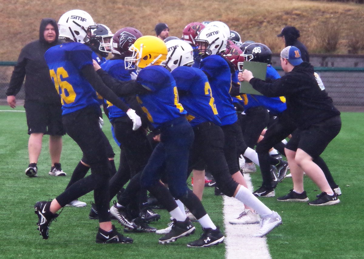 Saskatoon Minor Football Field was the site of @SMF_2002’s ID camp for its North Sask Academy in the under-16 age group before the snow came. Players were focused on blocking in this drill. #GordieHoweSports. #PrideofHome. #Wearefamily. #Yxe.