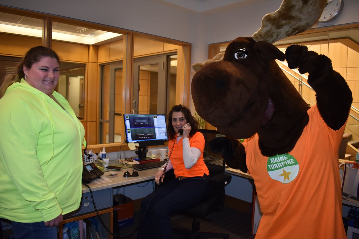 Miles the Maine Turnpike Moose visited with MTA employees who shared their support of our coworkers who work in highway work zones this week by wearing our orange and safety yellow.🧡🧡🫎🫎💛💛
#GoOrange #NWZAW