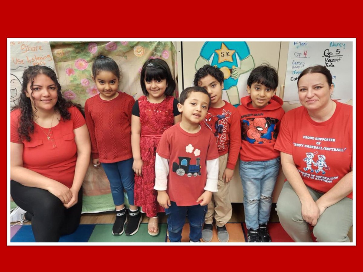 Mrs. Graham’s and Mrs. Seclen's Kindergarten crew @MidtownSchool8 -- showing off for their RED for Buddy Baseball Day!!❤️