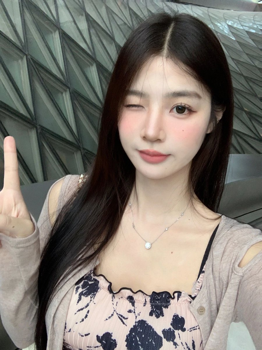 PollittMarcia's tweet photo. 妹妹台灣人 短期兼職 各種姿勢滿足哥哥的需求 個人套房 環境私密衛生 需要的哥哥聯係 預約賴：wy9018   #高雄 #高雄個工 #高雄單女 #高雄按摩 #高雄約 #高雄定點 #高雄約炮 #高雄付費約 https://t.co/5Npbi1c0D0