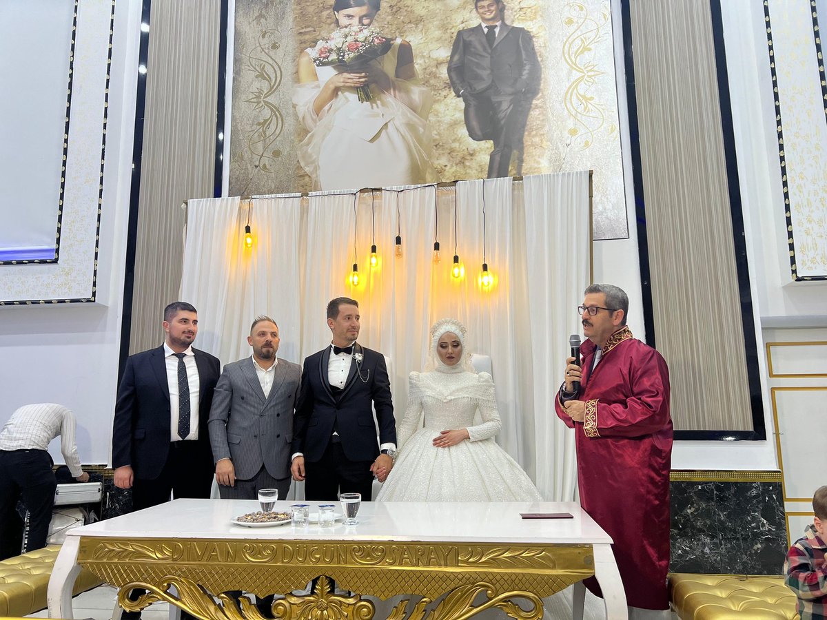 Enes Özel ve Elif Doğan kardeşlerimizin en mutlu günlerinde yanlarında olarak, nikah akdine şahitlik ettik. Rabbim iki cihan saadeti versin, mutlulukları daim olsun inşallah. #AtillaYarış #AkPartiMidyat #AkPartiMardin