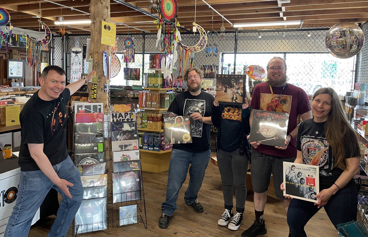 It’s #RecordStoreDay2024 Eve at the Hut!🥳 It’s also #BandTeeFriday & #FreeVinylFriday Friday!!! Wear your #bandtee👕every Friday at the Hut & get 10% off #vinyl!😁 Spend $10 or more in vinyl & get a free selection from our $5 budget bin or our 45’s box.

❤️🤘🏼#Tellafriend!

#qhut