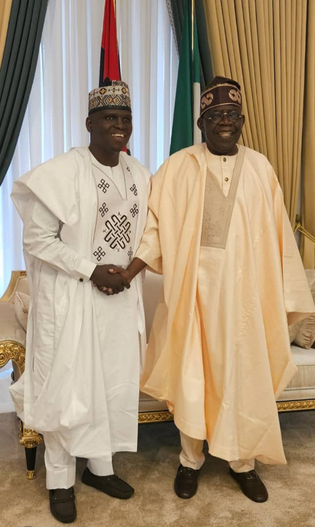 kahuturarara's tweet photo. Music meets politics in unity🇳🇬 ✨
Dan Gidan President Nakusa💯 https://t.co/fs109fUNSl