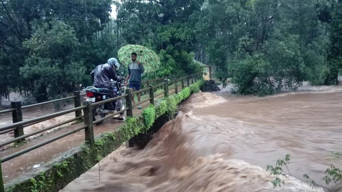 Shetty_Chandan_'s tweet photo. Dear Prime Minister, 

The neglected state of roads and bridges in Thombattu demands urgent action. We can't wait any longer for essential infrastructure repairs. Village's safety is at stake.
Requesting an immediate action to repair and ensure the safety of our lives.@gantihole https://t.co/Ir01Ynwj06