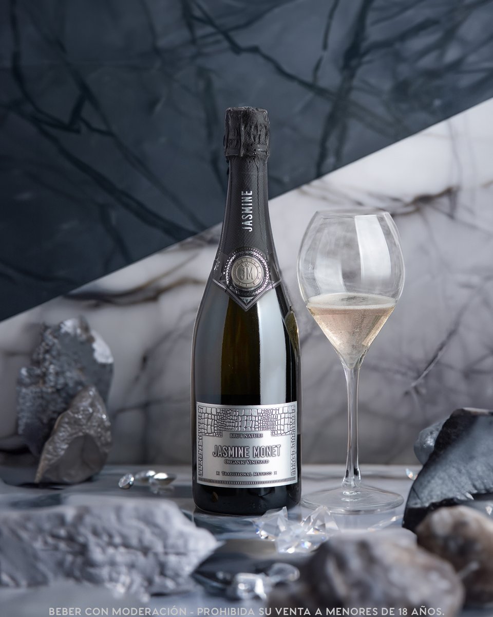 jasminemonetok's tweet image. ✧ JASMINE MONET SILVER ✧ Brut Nature

Nuestro espumante más exclusivo con 30 meses sobre lías.

-------
Our most exclusive sparkling wine... 30 months over lees.

#TraditionalMethod 🍾
🍃 #organicwine #glutenfree #vegan 🍃
.
#espumante #wine #bio #vino #sparklingwine #ucovalley