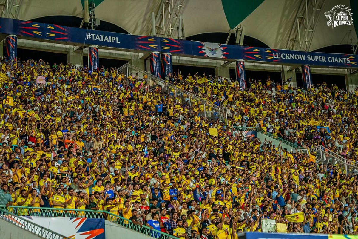 ChennaiIPL's tweet photo. Hearts filled! Thank you for the love, Lucknow! 💛✨

#LSGvCSK #WhistlePodu 🦁💛 https://t.co/yD7bqNfekT