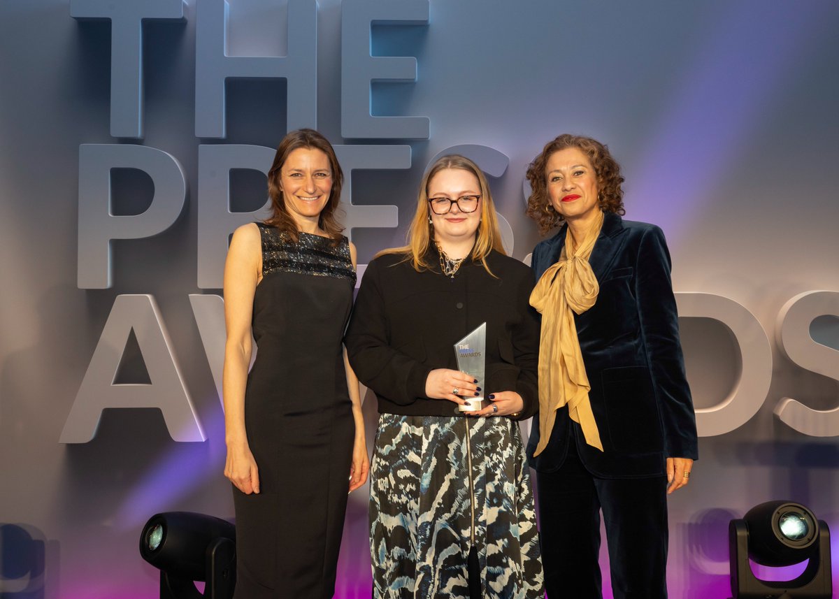 Huge congratulations to all @PressAwardsUK winners👏 6 decades of honouring the most respected in British journalism and a testament to the great free press we have. Delighted to present the Political Journalist of the Year award to @Georgia_Edkins of the Scottish @DailyMailUK.