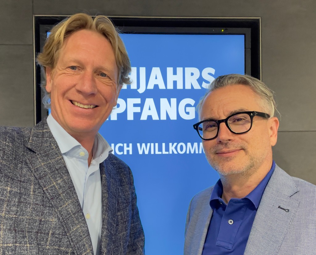 BLUE_relocation's tweet image. Networking on Friday evening too. Spring reception of the Bavarian mid-size companies at the Haus der Bayerischen Wirtschaft in Munich.

Great speeches and a very good panel discussion on current topics in the German economy. 

#bluerelocation #relocation #mittelstand #germany