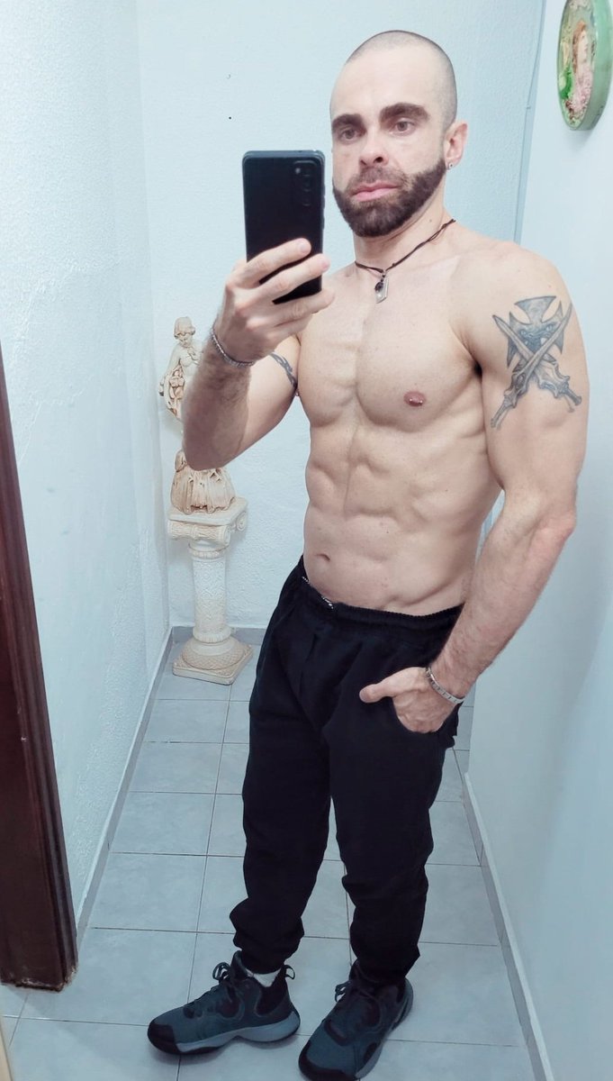 diego_c_moron's tweet photo. "Torna-te aquilo que és". 
( FRIEDRICH NIETZSCHE)
_________________________________________

#chest #barba #beard #scruffbeard  #scruff #barba #pectoral #grinder https://t.co/1BRnviwJQ4