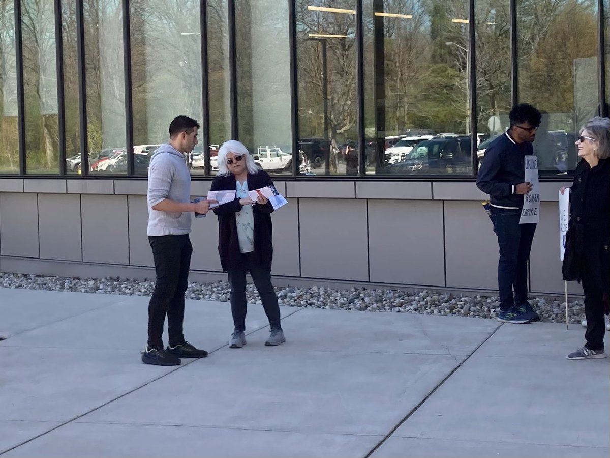 LEOUnionUmich's tweet photo. Passing out literature letting students and families know Dearborn lecturers are making too little to get by! Chancellor Grasso got a huge raise last year: $104k!!! Lecturers are getting offered a paltry 2.75% 👎 https://t.co/HhZka4mno2