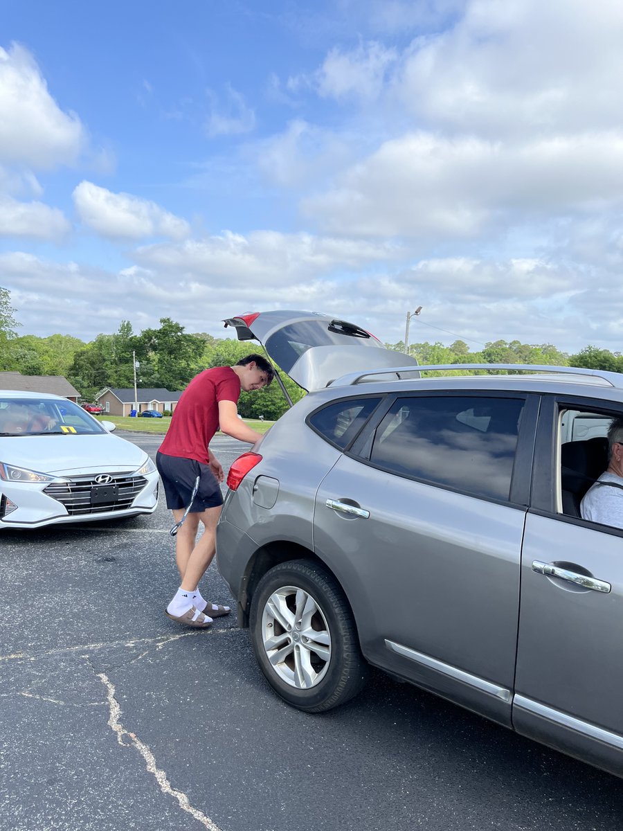 This morning, we had the great privilege to participate in the Heart of Alabama food bank distribution at Bush Memorial Baptist Church. Living out his dream and organized by Ellis Bush, we were able to help Troy and surrounding communities. #TakeTheStairs | #OneTROY⚔️🏀