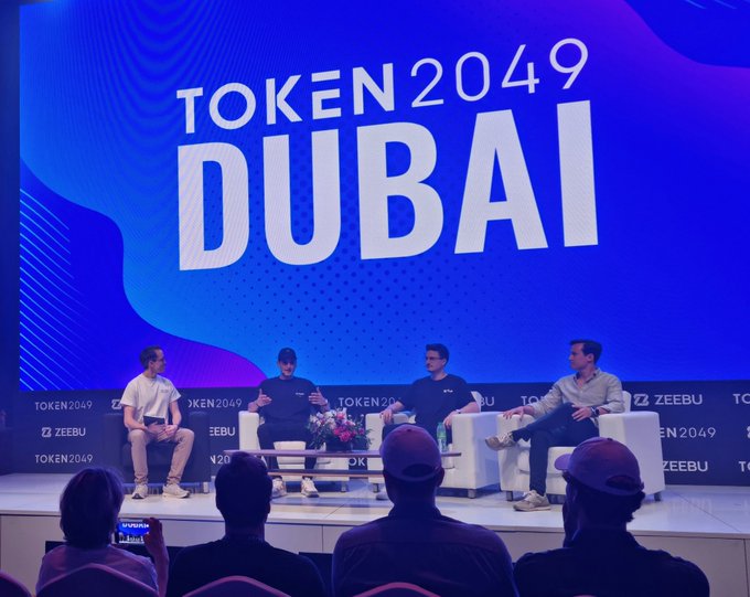 Peaq_Romania's tweet photo. Se întâmplă acum 🦾
#DePIN: Lumea reală #Web3 Adopție panou cu @NATIXNetwork , @eloop_network , @silencioNetwork
📌 Etapa Zeebu, #TOKEN2049CryptoFest https://t.co/qwK85LlCYb