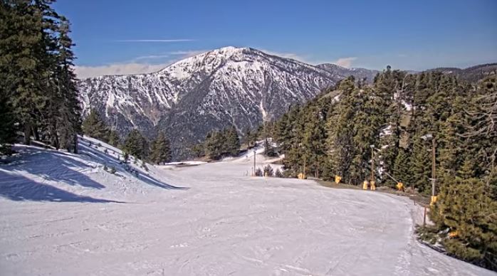 Come experience the best spring skiing in years at Southern California's closest winter resort. We're open daily through 4/21 with nearly every trail available at the West Resort. Skies will be sunny and breezy with daytime temps in the low 60s and ligh... mthigh.com/site/trails-an…