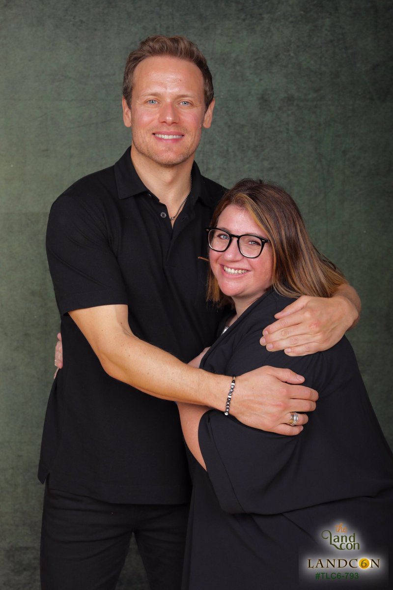 I don’t have the words to say how much I love this photo ! We are in perfect harmony, the colors of our eyes, hairs and clothes 🥰😍 Thank you @SamHeughan for putting this smile on my face that didn’t left me since. #tlc6 #Outlander