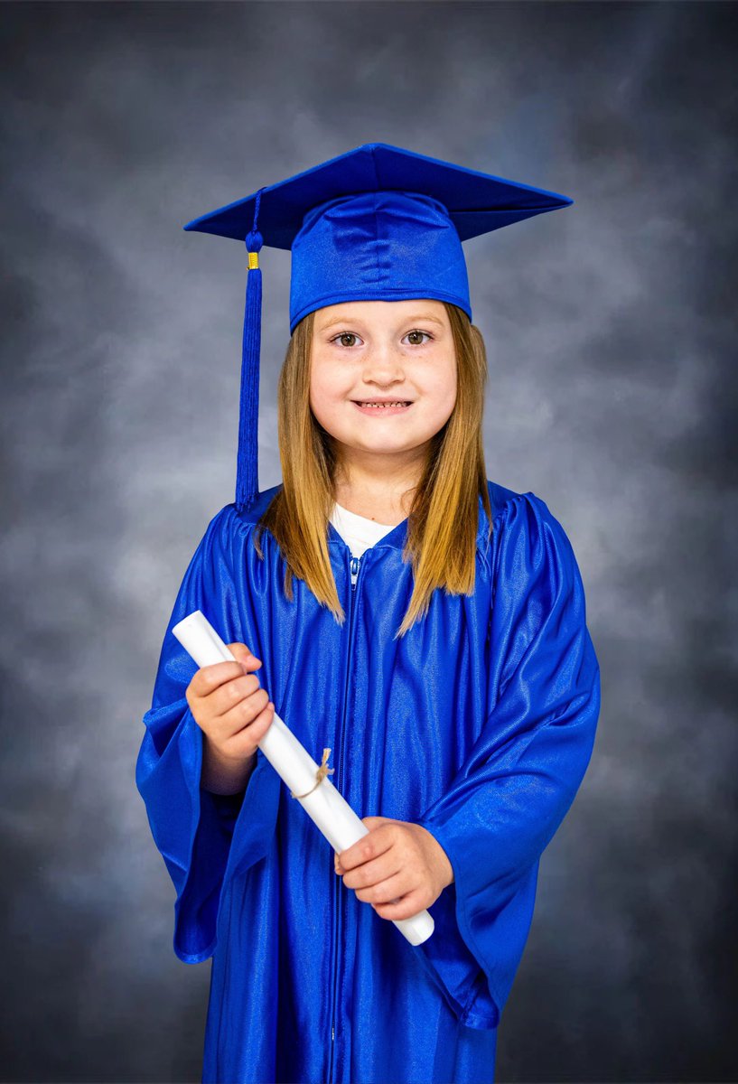 Abone3's tweet photo. Prek Grad photos today! 

Thankful to be trusted with these moments! https://t.co/OaIb19ryro