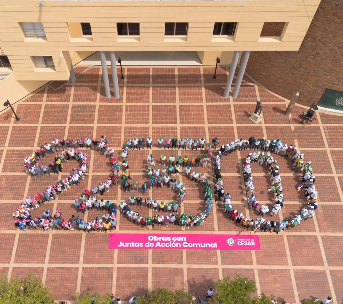 GobdelCesar's tweet photo. Más que una cifra, son 250 obras que ayudarán a mantener la marcha del desarrollo social y económico del Cesar https://t.co/XJqrW4HnH6