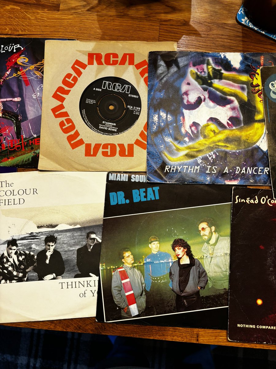 zobeecity's tweet photo. @BBC6Music  7” day has inspired me to get the collection out and I decided upon these whilst cooking dinner. Magnificent 🎧🎶🎤 https://t.co/XLEPa5uHqQ