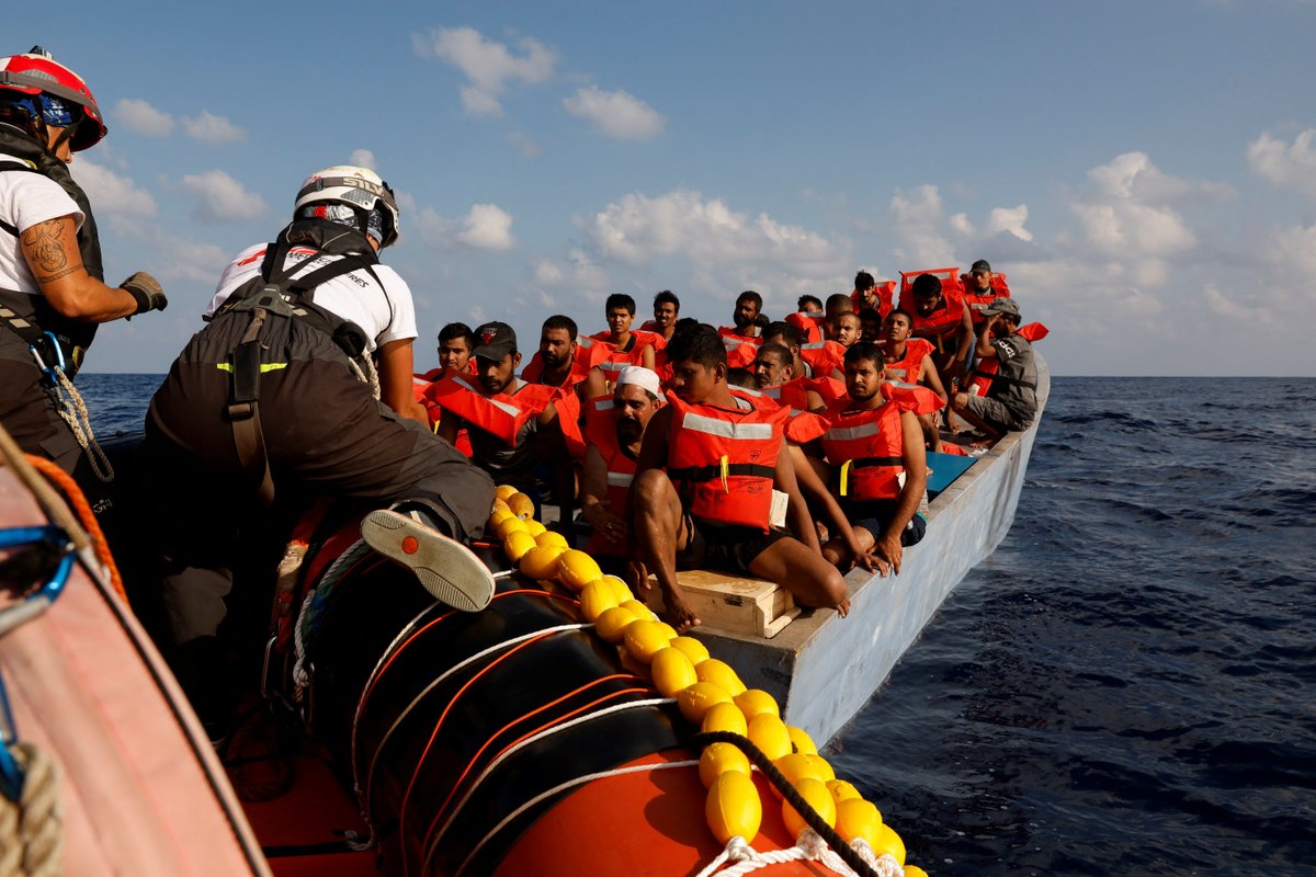 3CatInfo's tweet photo. La justícia italiana dona la raó a les ONG: salvar vides al mar no és il·legal https://t.co/WMQonfkfli https://t.co/HfZDet8Zgg