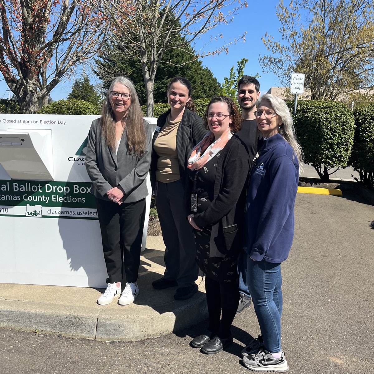 Secretary Griffin-Valade toured the @clackamascounty Elections Office this week with Clerk McMullen ahead of the 2024 Primary Election. Our elections are run at the local level by 36 county election officers. SoS works closely with all of them to help make our democracy happen!