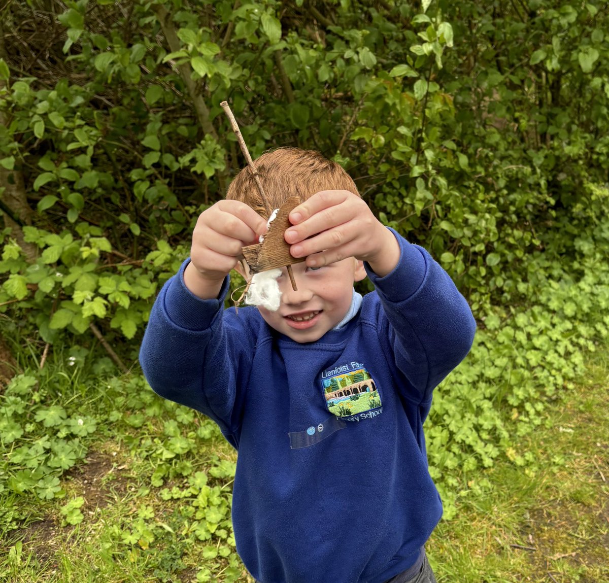 Dosbarth Derbyn listened to the story of “The Lost Sheep”. We looked for our lost sheep in forest school with the help of our Yr 6. We had to think creatively to bring the sheep back without touching them! @_OLW_ @OutdoorCoachUK