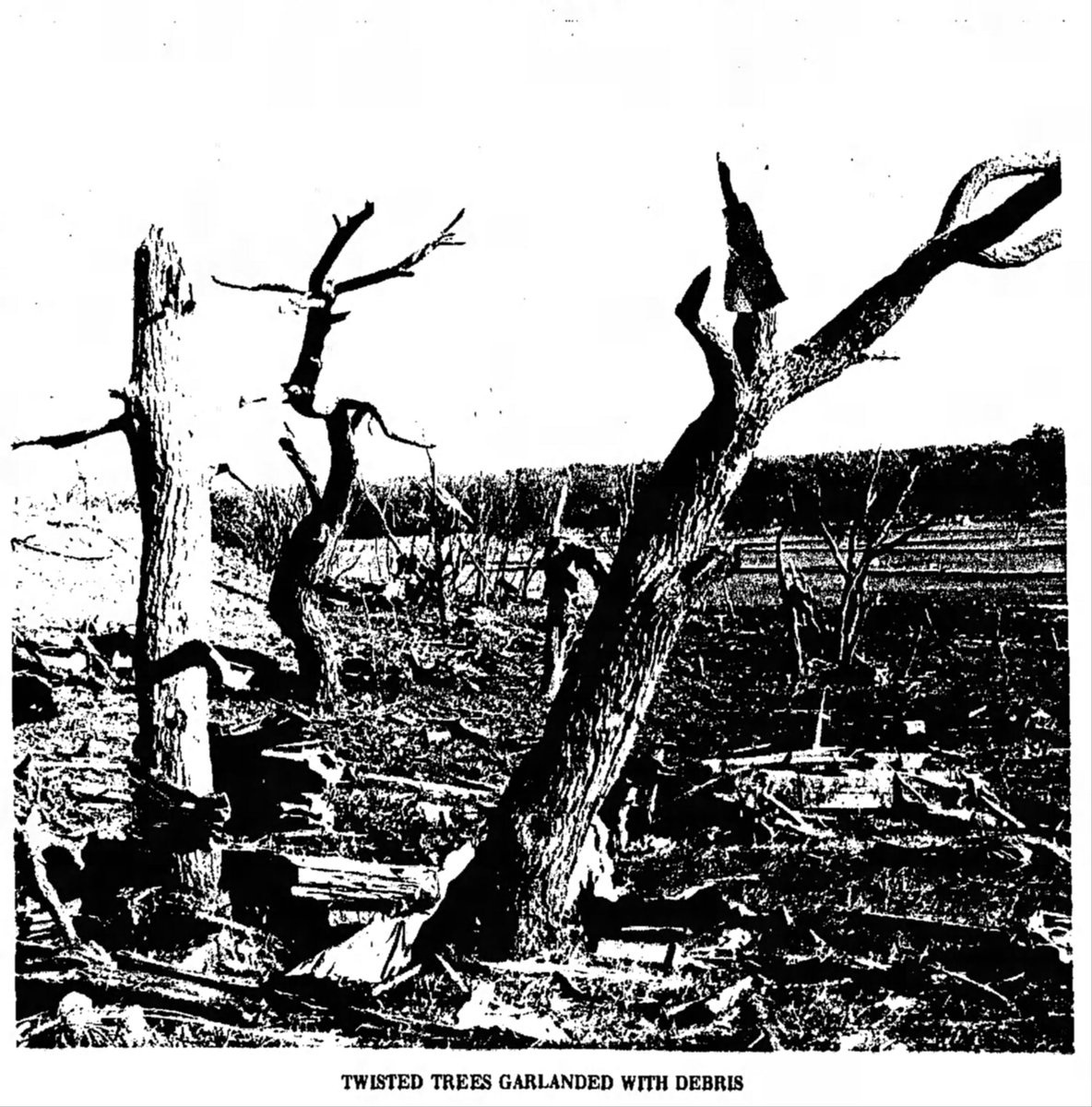 April 19, 1976: An F5 struck near Brownwood, Texas. This tornado's rating is disputed, as @sigtor2019 rated it F4. Four houses and several outbuildings were leveled on a farm. At an airport, 6 planes and a few aircraft hangers were destroyed. 11 people were injured. #wxhistory