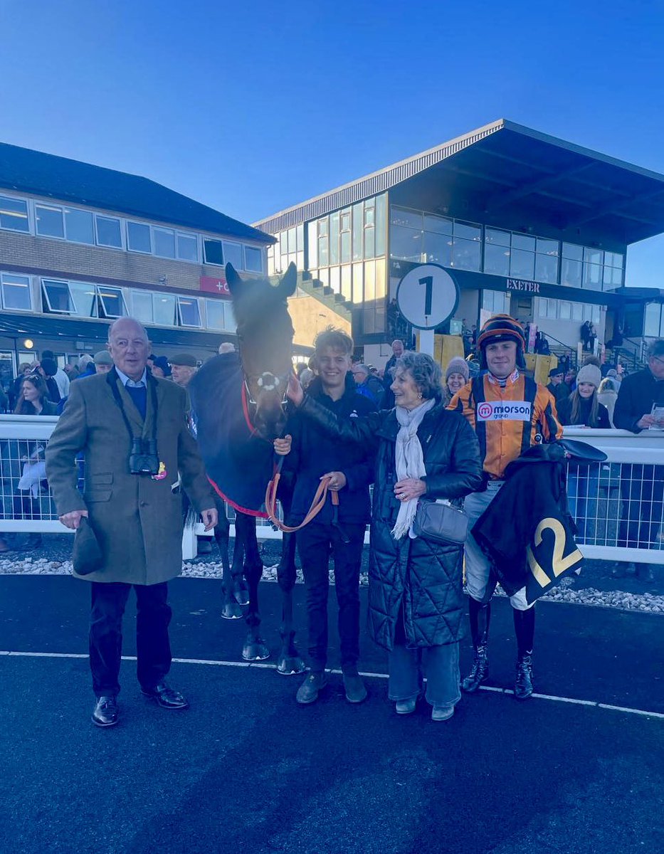 Kick up a Storm wins really nicely on handicap debut @ExeterRaces under a good ride from @williams_lorcan. Congratulations to his owner Mrs Helen Moger. Well done to Emina who rides him everyday and all the team at home. #125