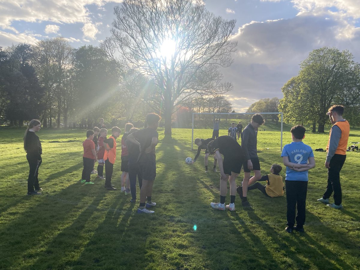 PatelYak's tweet photo. Good to be back to Friday evening football with @mfccommunity Excellent turnout, good atmosphere, very excited young people! Here every Friday to give young people positive activities &amp; role models, 5.30 on Ryelands park, free for everyone.  And what a lovely evening for it ⚽️☀️ https://t.co/CgrRNoq2wF