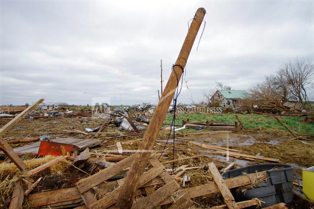 April 19, 2011: A widespread severe weather outbreak affected numerous states from Texas to Pennsylvania. The SPC received over 1000 storm reports, over 900 of which were for wind and hail. 80 tornadoes were confirmed, including an EF3 near Girard, Illinois. #wxhistory