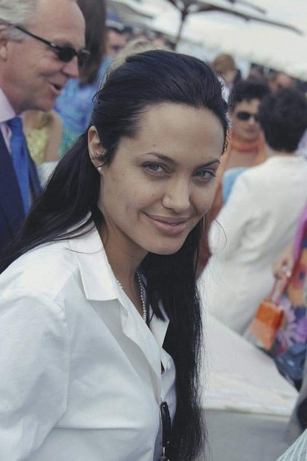 Angelinavojolie's tweet image. Rate how gorgeous I look