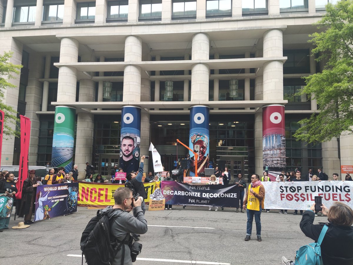 Today, Christian Aid is on the streets standing together in solidarity with communities from the global South demanding that global economic systems #Decarbonize & #Decolonize for people and planet 📣📣📣The people, united, will never be defeated!✊🏼