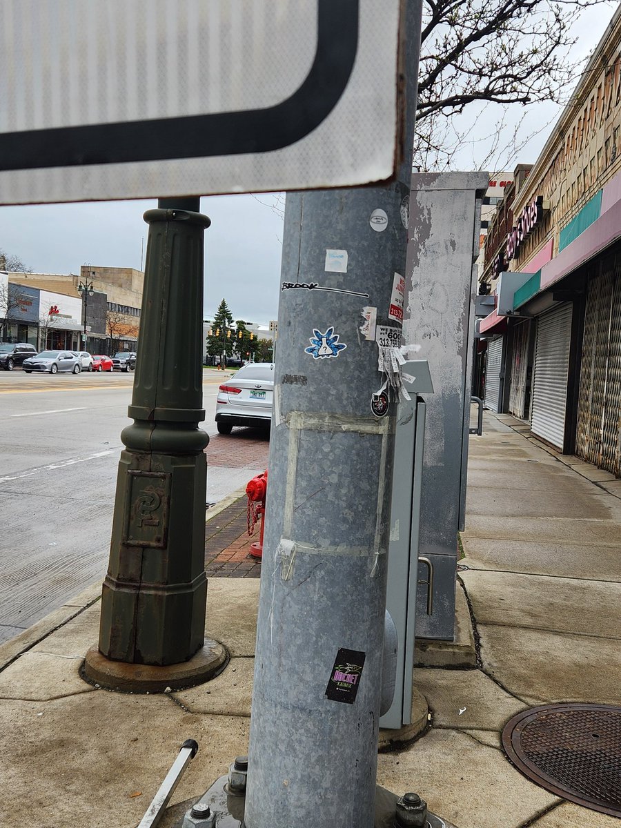 Spotted a @BunkPolice sticker on a pole at the corner of Woodward and Milwaukee 🖤 #Detroit #HarmReduction