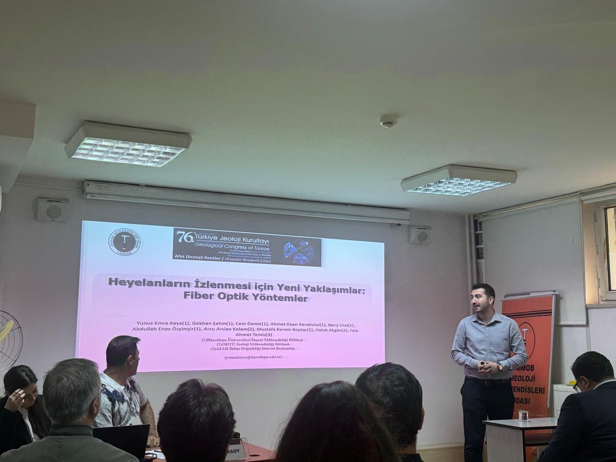 Mustafa hocamızın önderliğinde yürüttüğümüz fiber optik sistemlerle heyelan izleme ve erken uyarı sistemleri konulu projemizin sunumunu 76. Türkiye Jeoloji Kurultayı'nda gerçekleştirdim. Kurultayda emeği geçen herkese teşekkür ederim.