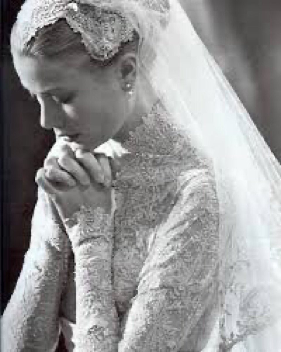 Today marks the 68th anniversary of the ‘Wedding of the Century’ when American actress, philanthropist & style icon, Grace Kelly of Philadelphia became Princess Grace of Monaco, after marrying Prince Rainier III, the Sovereign of the Principality of #Monaco @PrincessGraceUS 💕