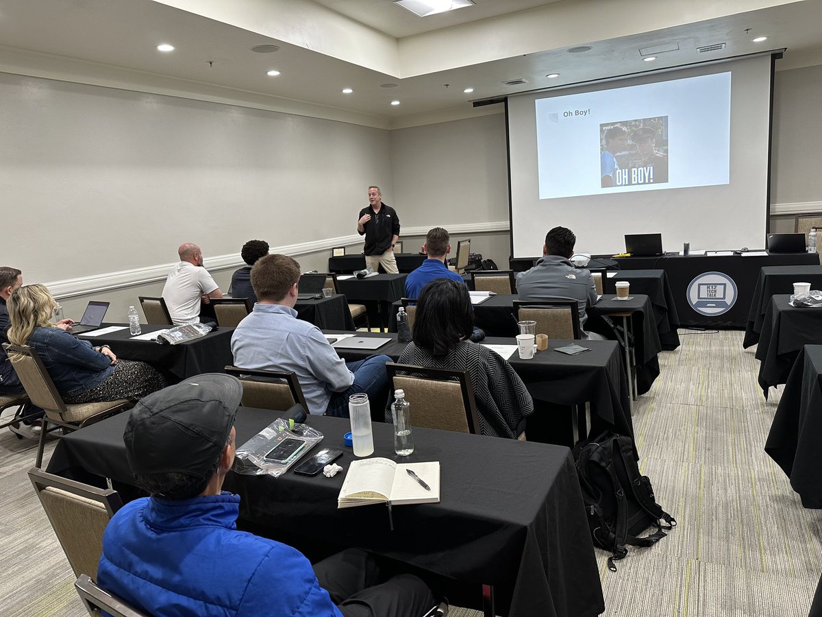 k12techpro's tweet image. Jason presenting at the West Meetup! #k12techpro