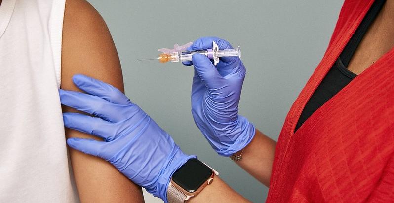 Adult #vaccines offer substantial return on investment when considering full value, report says The return of up to $4,637 per vaccine course translates to billions of dollars in net monetary benefits, the authors say. ow.ly/UNe450Rk9Gv Photo: Self Magazine / Flickr cc