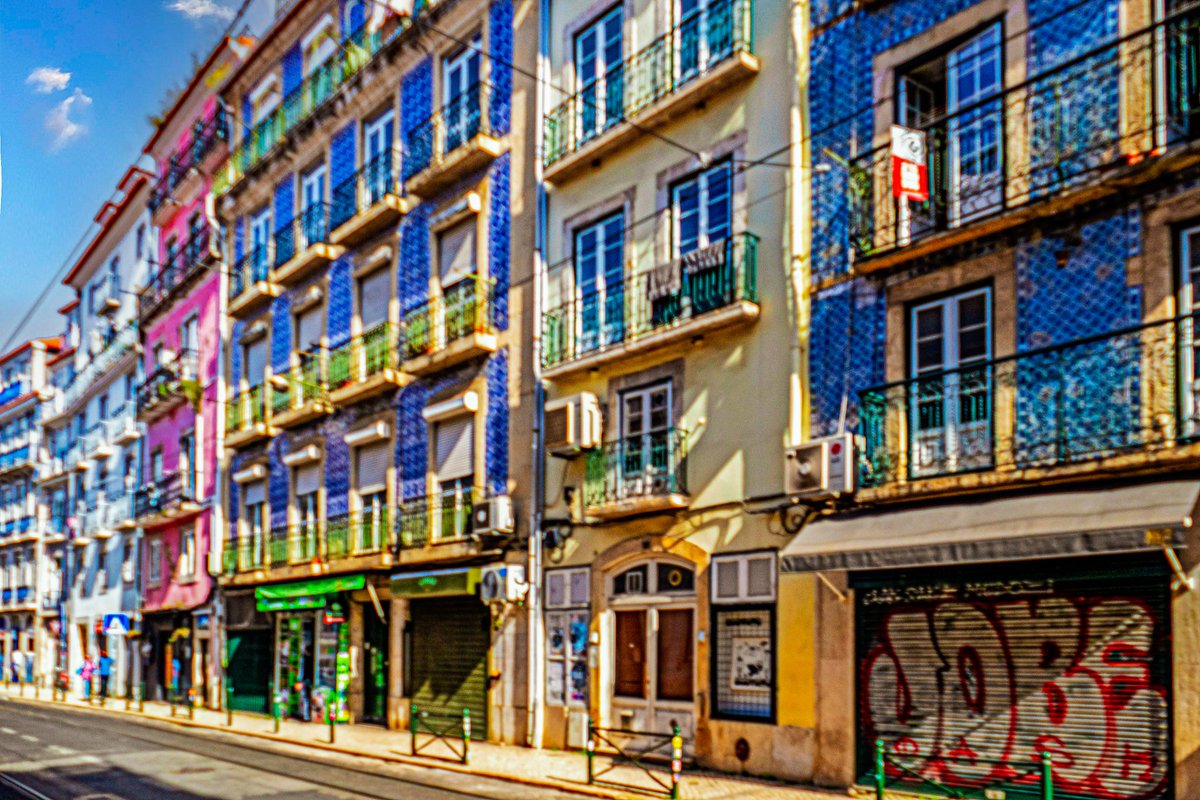 #Portugal #Lisboa Rua do Poço #colorful #streetphotography #travelphotography #april2024 📷#PanasonicLumix Good Night Friends ⭐️🌙 Happy Weekend To All❤️