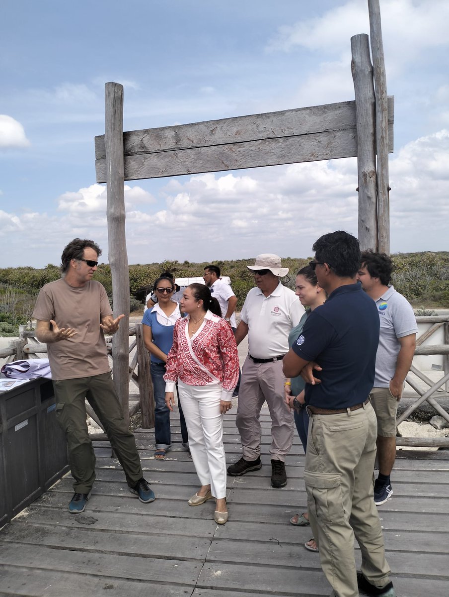 Super successful official launch of our #CitizenScience project in #Cozumel. We had teachers, students, governament organizations and the Council, with the Mayor very interested in our work! #SarTECH @SARTRAC1 @UoSGeogEnv @UoS_smmi @LIPC_UNAM @EcologiaCozumel @uqroo_mx