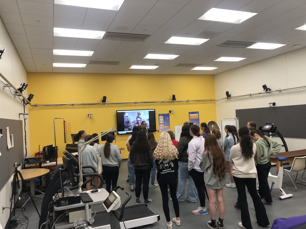 MrsPowellCCHS's tweet photo. Biomed field trip to NKU HIC and Sim Lab tour. What a great learning experience! @NKUIHI @nkuedu #CamelPride #CCHSBMS #BiomedRocks https://t.co/rLk9kbdU3c