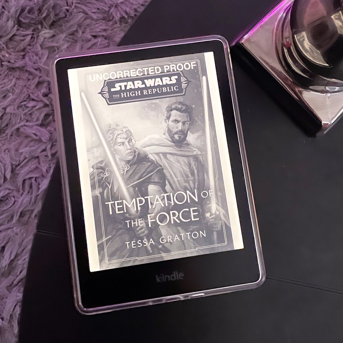 Bestie @StarWarsByRHW knew what they were doing when they delivered Temptation of the Force on #TSTTPD Day 🤍 Looking forward to being destroyed by this @tessagratton book - it arrives on June 11!