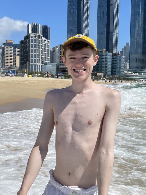 A little bit sunny. A lot bit happy ☀️ https://t.co/APRtpkrvVg