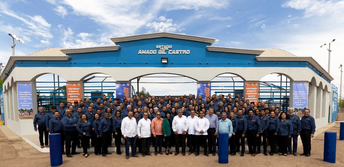 #UnoSomosTodos
#TodosSomosUno

En el marco de la conmemoración del 68 Aniversario de la #Sección37, en BC, el Srio. Gral. del #SNTE, Mtro. Alfonso Cepeda Salas, inauguró el campo de sóftbol “Maestro Amado Gil Castro”, para mejorar la salud y el bienestar de los agremiados