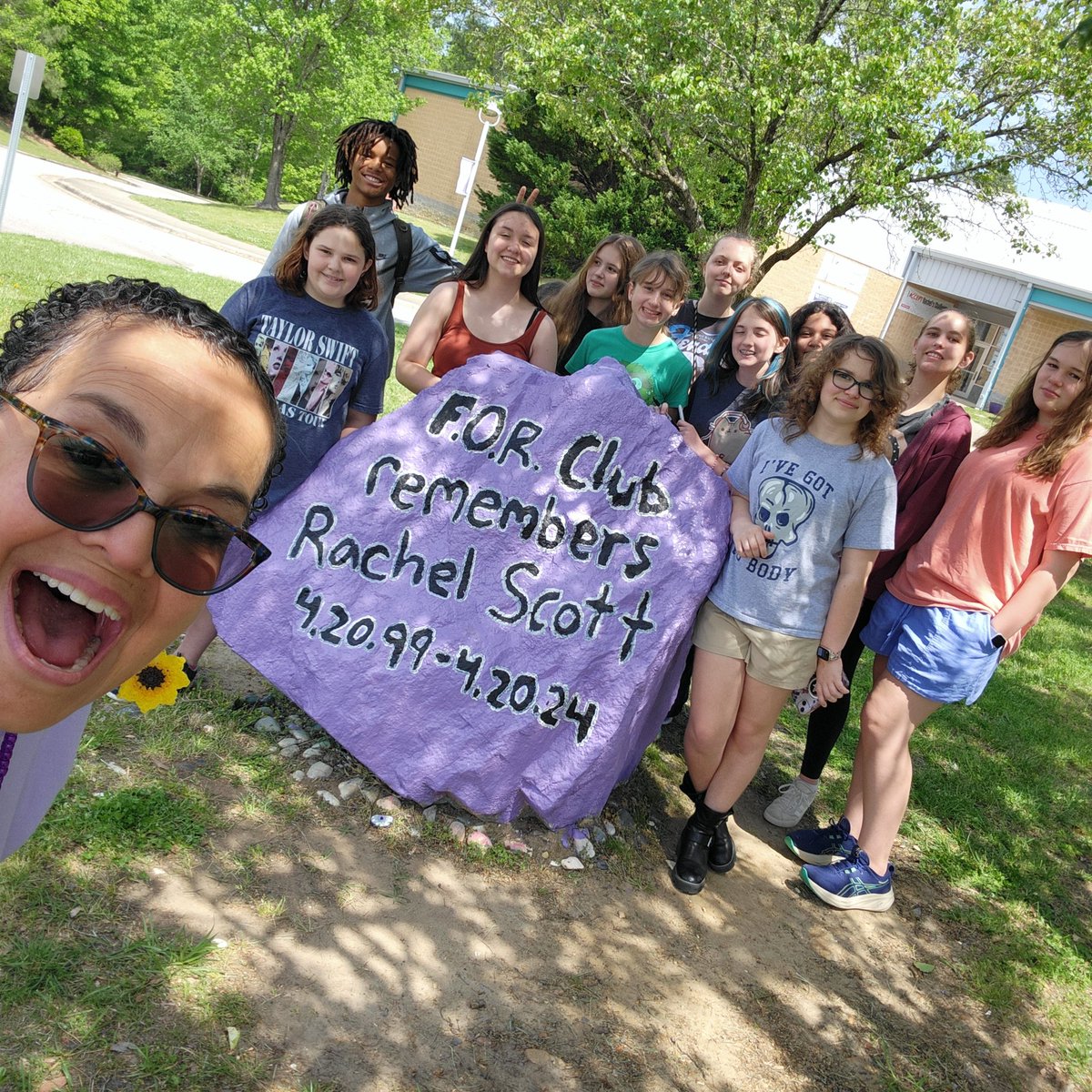 HilburnAcademy's tweet photo. Thanks to all who helped out this week with our "rock" project in remembering Rachel Joy Scott. Sleep in eternal peace sweet angel 😇 💜💛 @RachelsChalleng FOR CLUB...we rock 😉 https://t.co/lfeztvJuLb