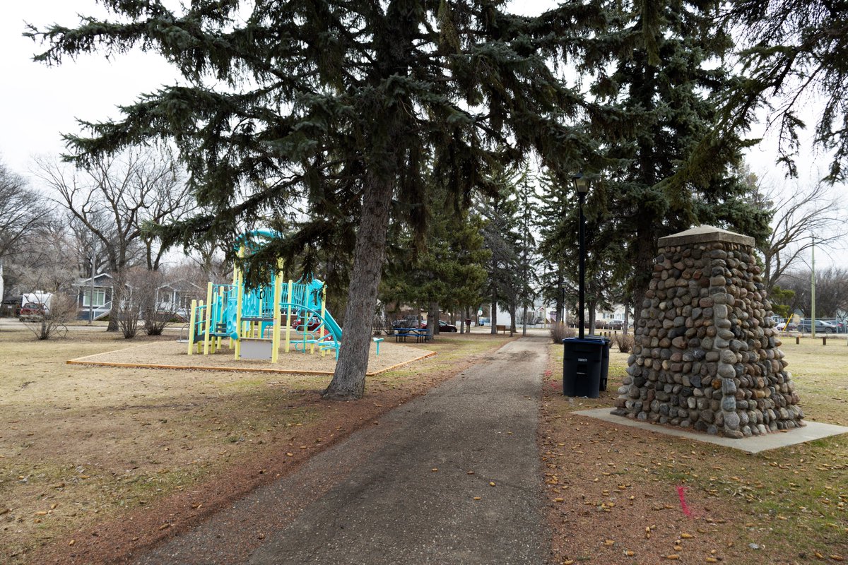 🚧If you frequent Coronation Park in Brandon, be advised that replacement of the multi-use pathway is scheduled to begin before the end of April. Information on this and other City of Brandon Construction Projects can be tracked here: bdnmb.maps.arcgis.com/apps/MapSeries…