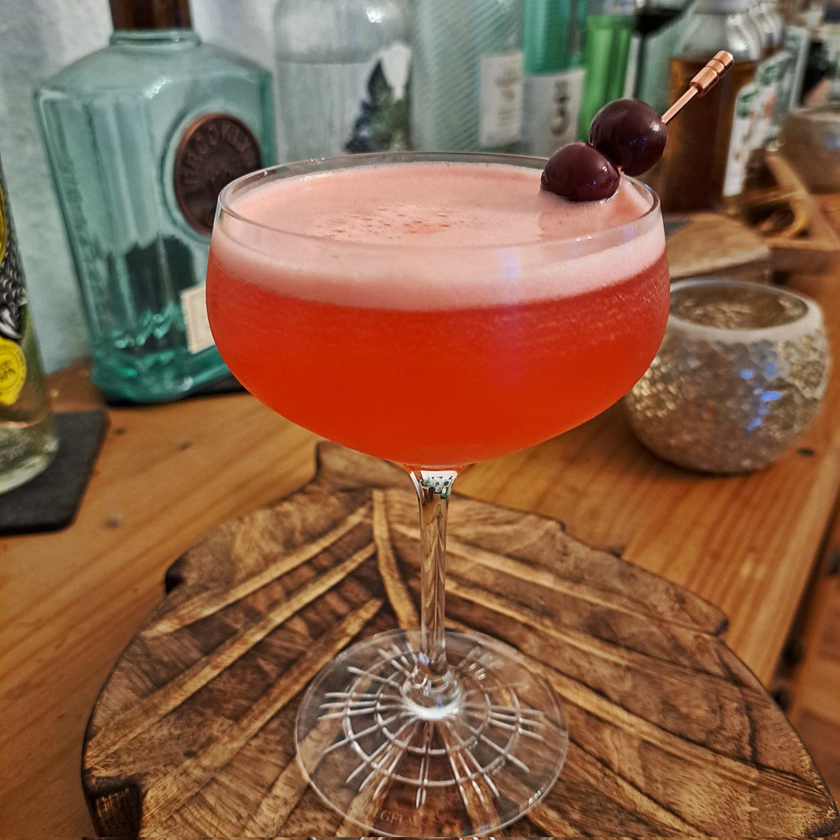 MyDailyGin's tweet photo. Cocktail of the day: High Five
🍸
Zutaten:
• 4,5 cl Haymans Gin 
• 1,5 cl Bitter-sweet Aperitivo 
• 3 cl Grapefruitsaft 
• 1,5 cl Zitronensaft 
• 1 cl Zuckersirup 
🍸
Zubereitung:
Shake. Strain. https://t.co/Z1ePB8SlNu